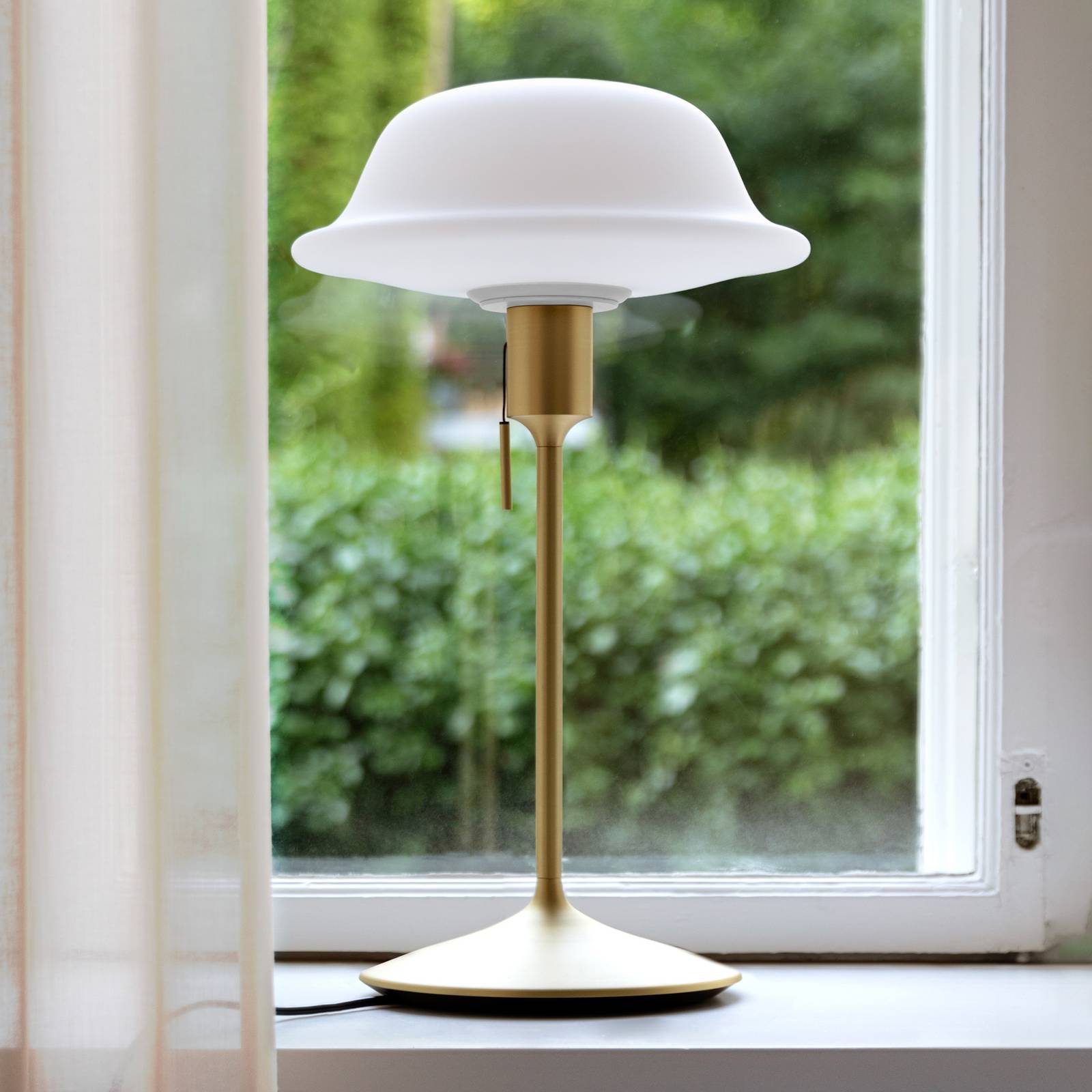 UMAGE Butler lampe à poser en verre pied laiton