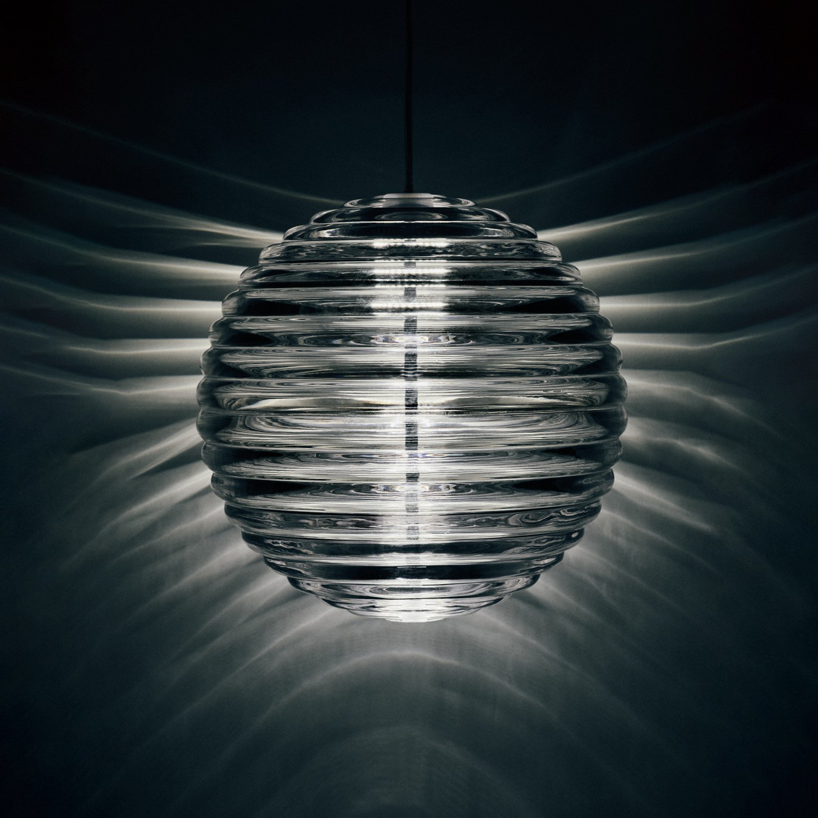 Tom Dixon Press Sphere -LED-riippuvalaisin