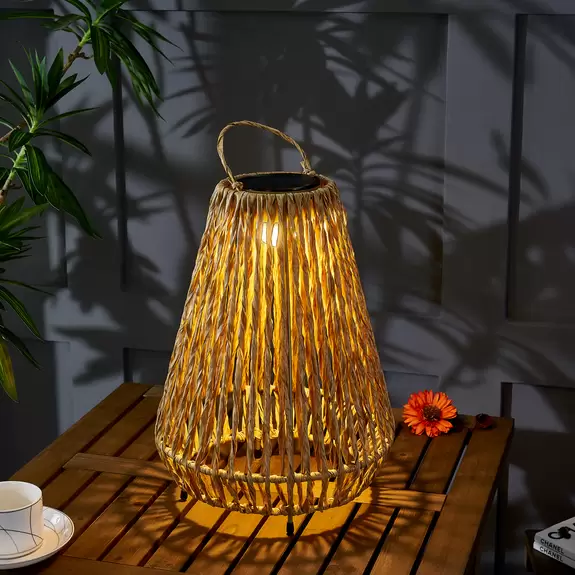 Lampenwelt Lindby LED-Solarleuchte Amaria, Rattan, hell, Ø 27 cm