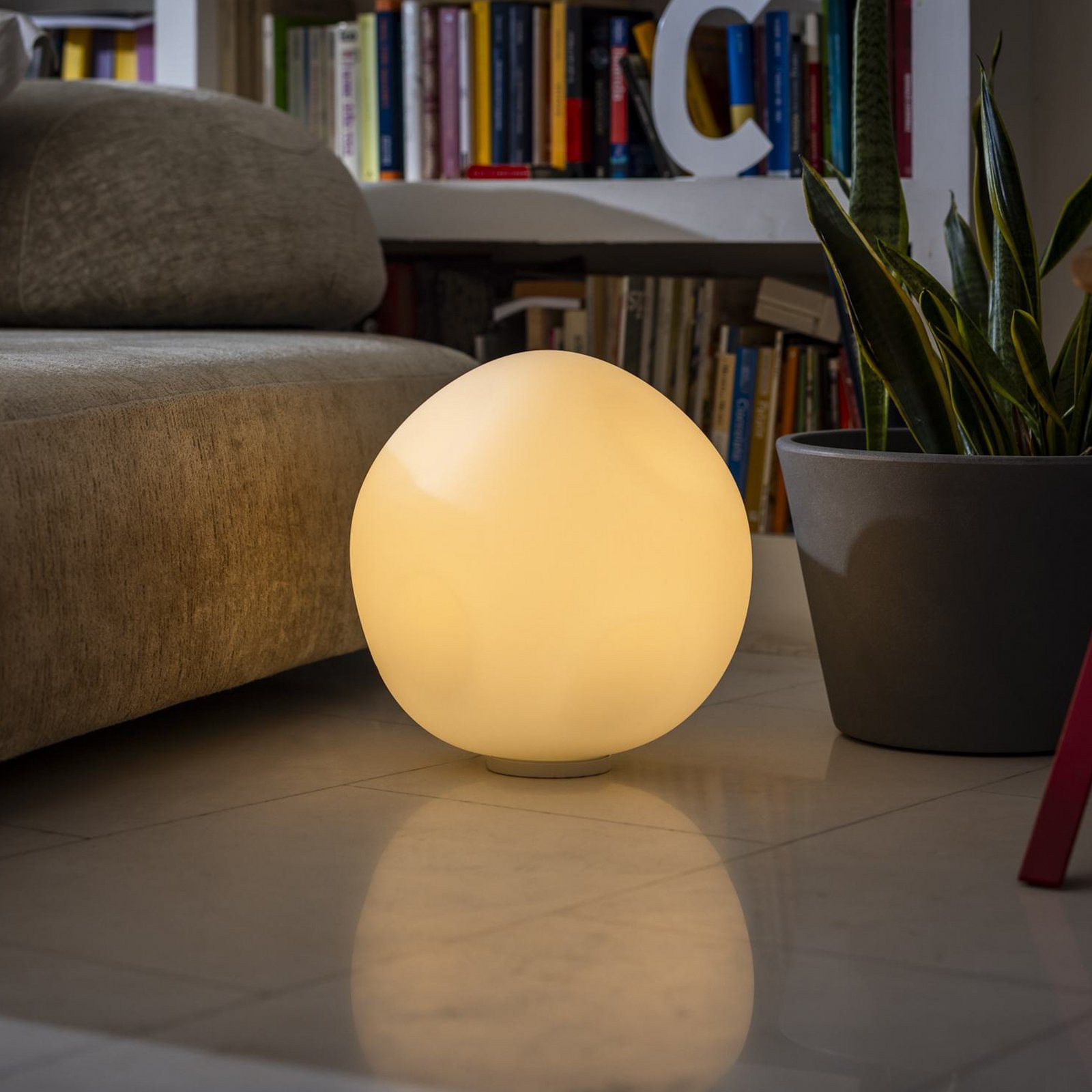 Foscarini lampă de masă Hoba Grande, Ø 36 cm, on/off, sticlă