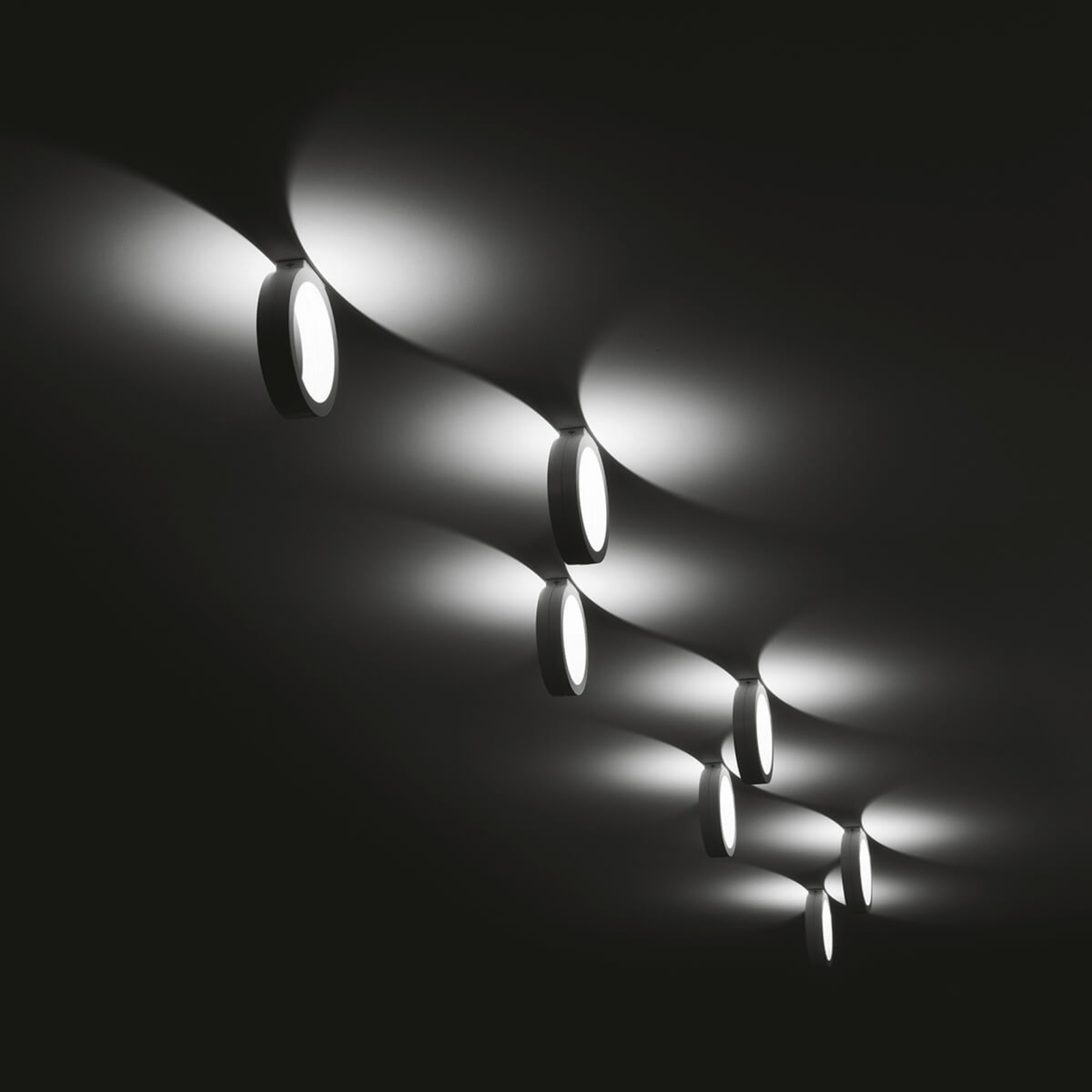 Cini&Nils Assolo - ściemniany czarny kinkiet LED