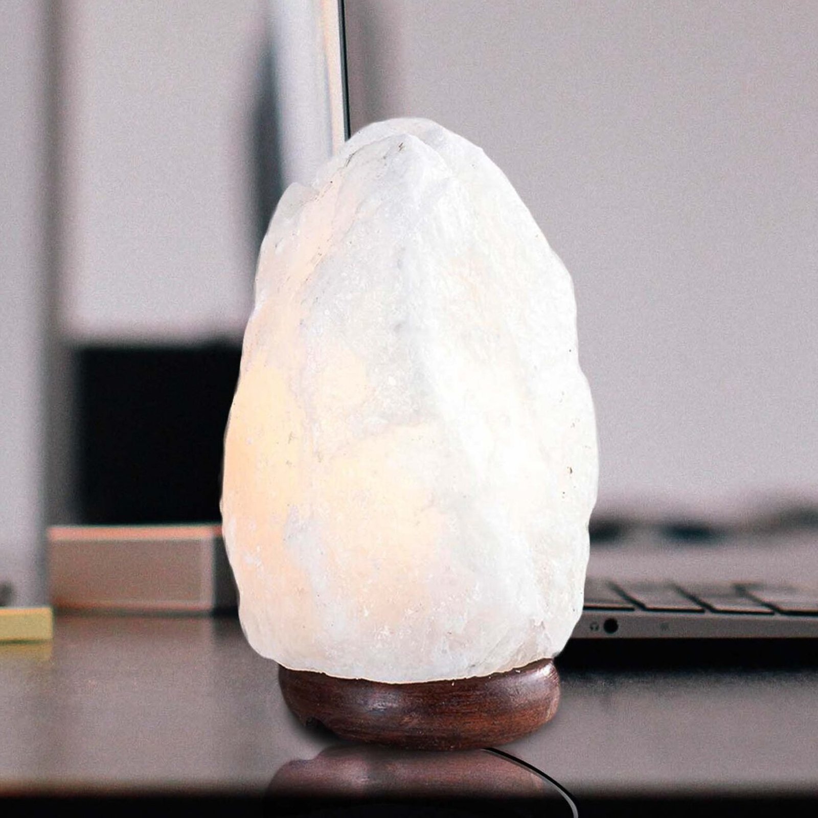 Stone salt crystal table lamp, white
