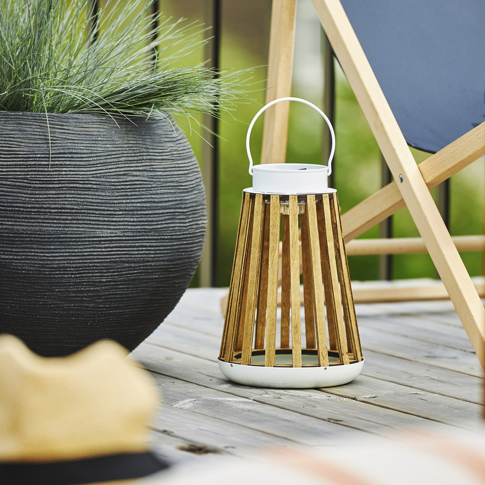 Catania LED solar table lamp made of birch wood