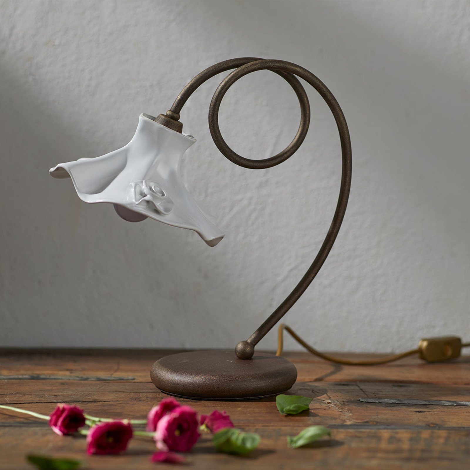 Stolní lampa Eleonora s keramickým stínidlem