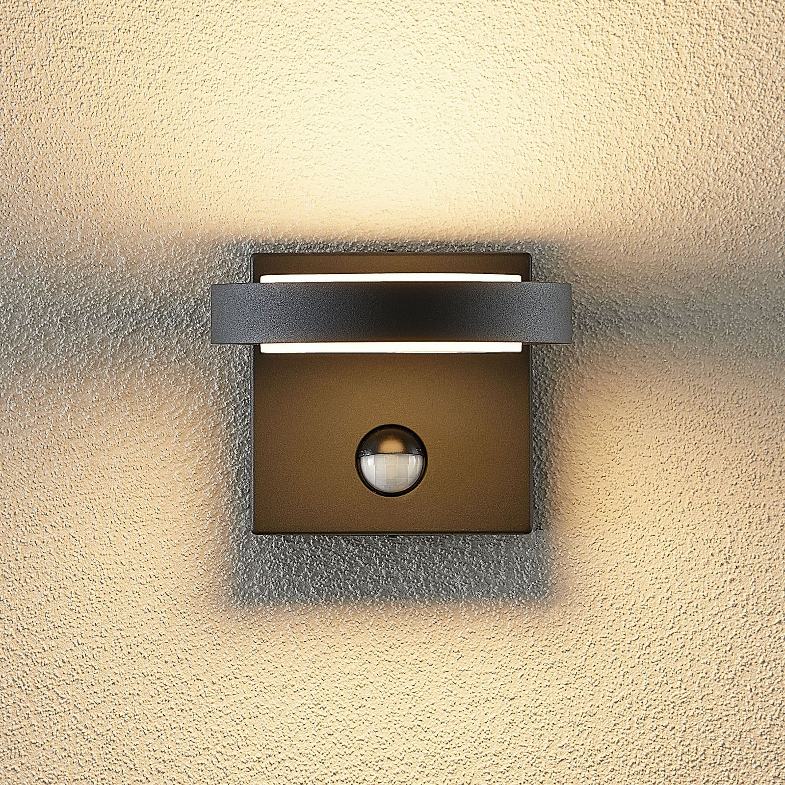 Belna LED OutdoorWall Lamp w/Sensor Graphite - Lucande