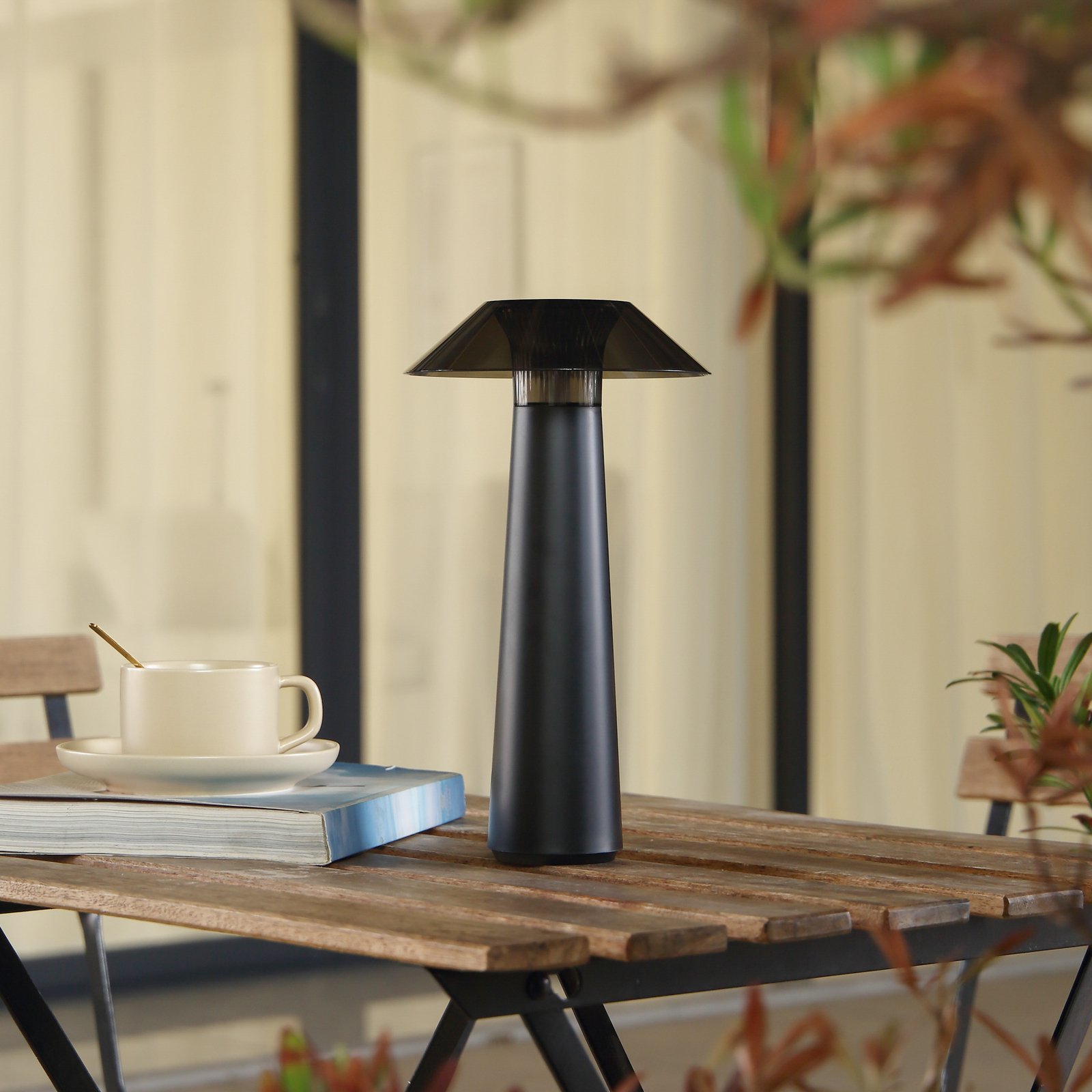 Lindby Candeeiro de mesa de exterior recarregável LED Gomba, preto,