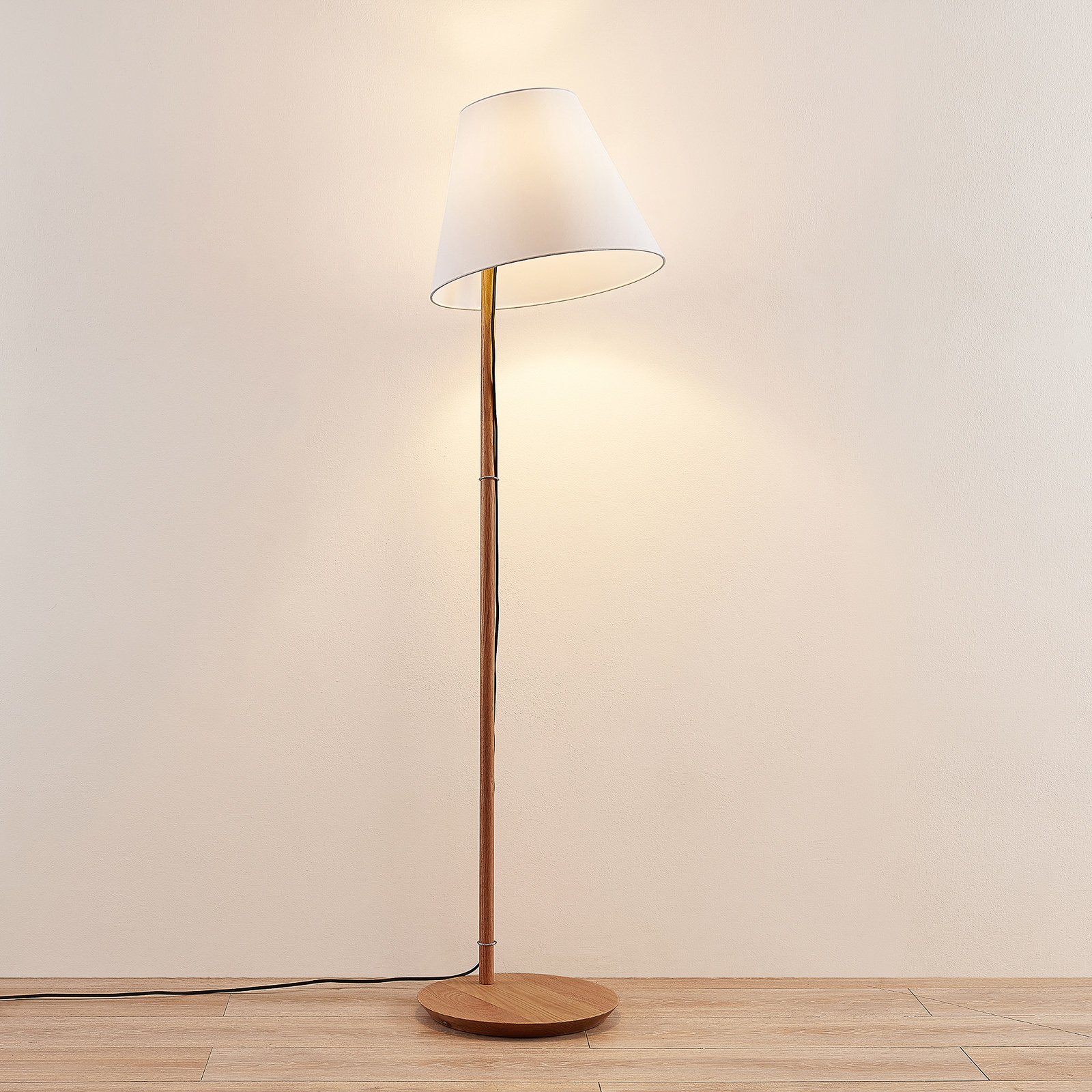 Jinda Floor Lamp White/Wood - Lucande