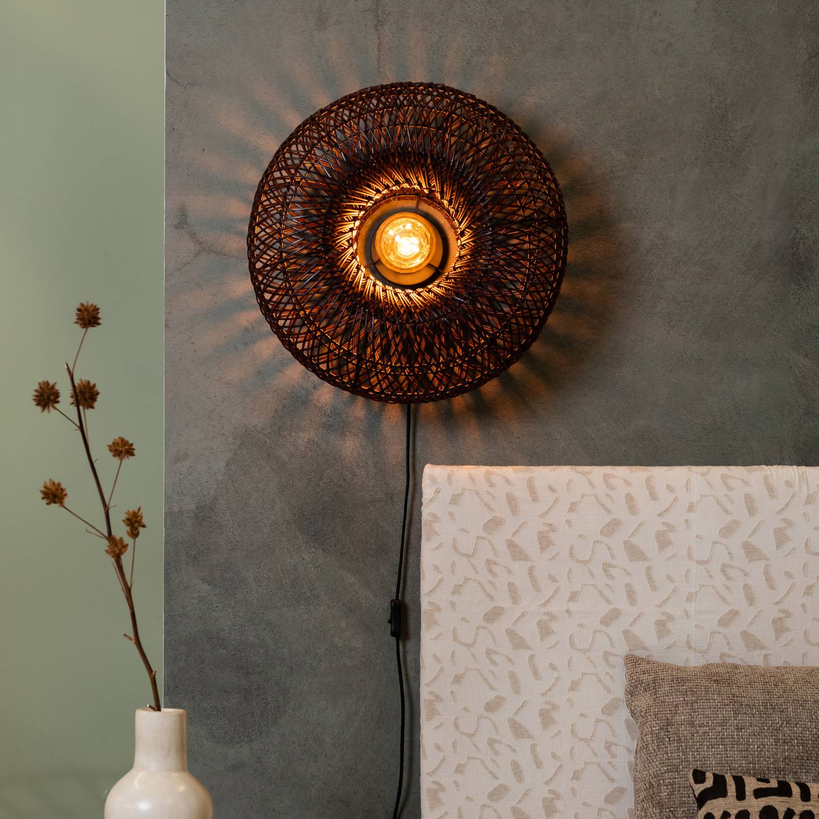 GOOD & MOJO Lampa ścienna Arizona, czerwona, Ø 50 cm, bambus, wtyczka