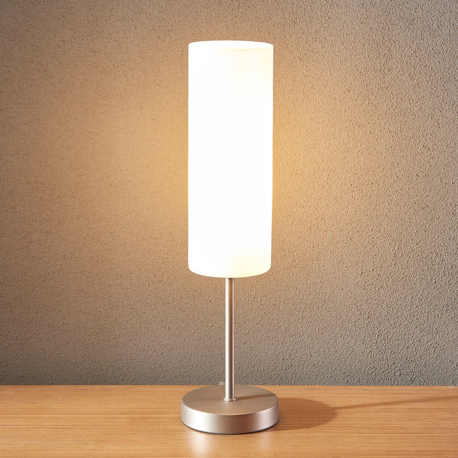 Vinsta smal bordlampe med hvid glasskærm