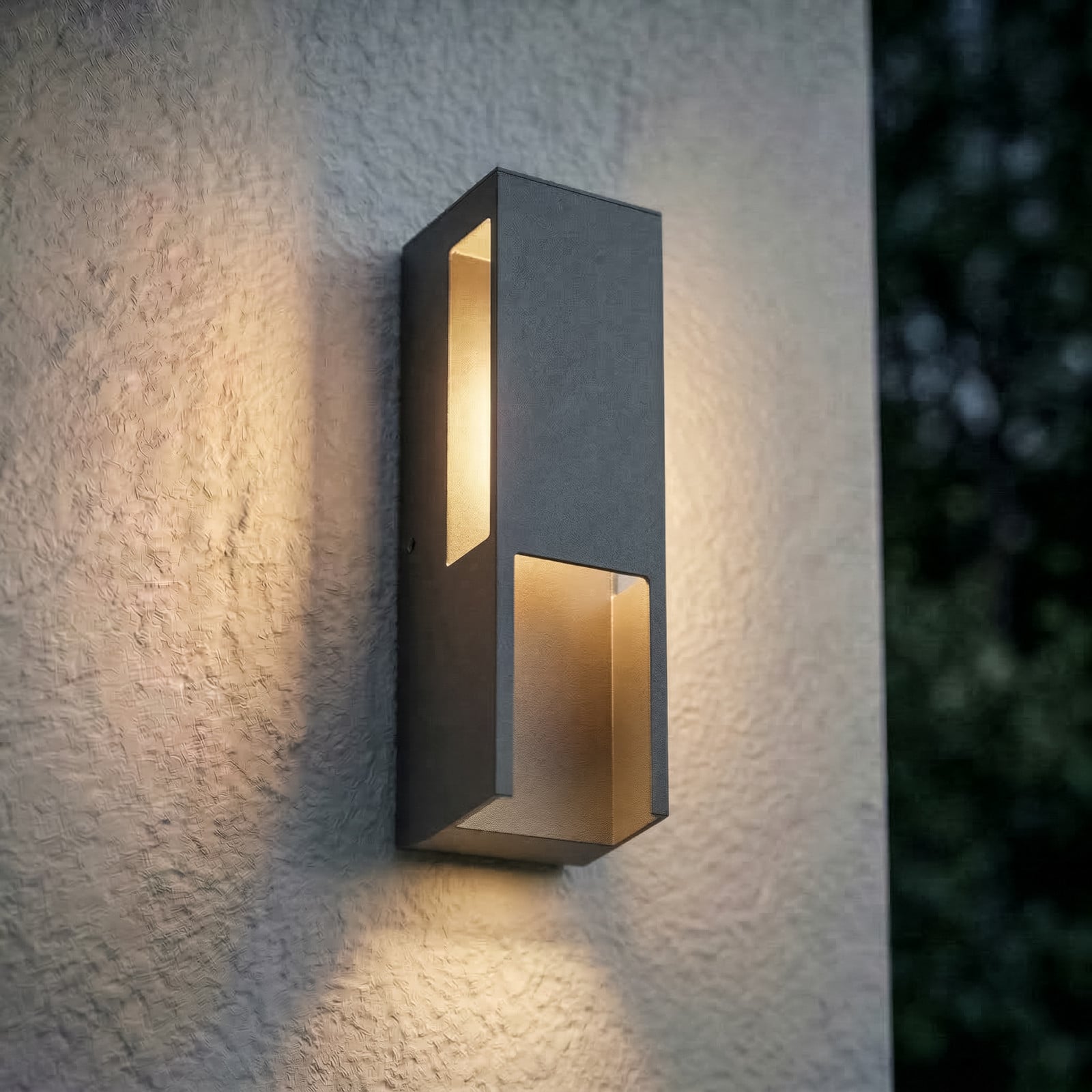 Enyra LED-utomhusv&auml;gglampa, IP65, svart, 27 cm, aluminium &ndash; Lindby - Terrass - Modern - Vinklad
