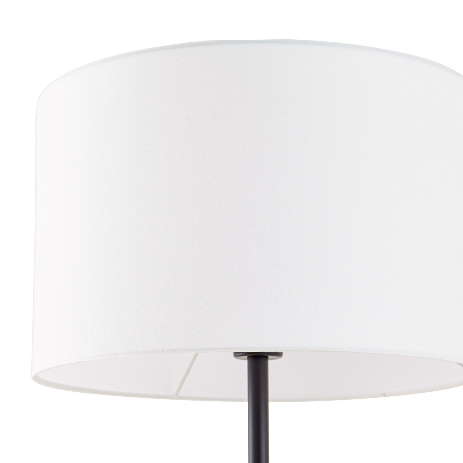 Lindby Lampa podłogowa Aovan, czarna, półka, port USB