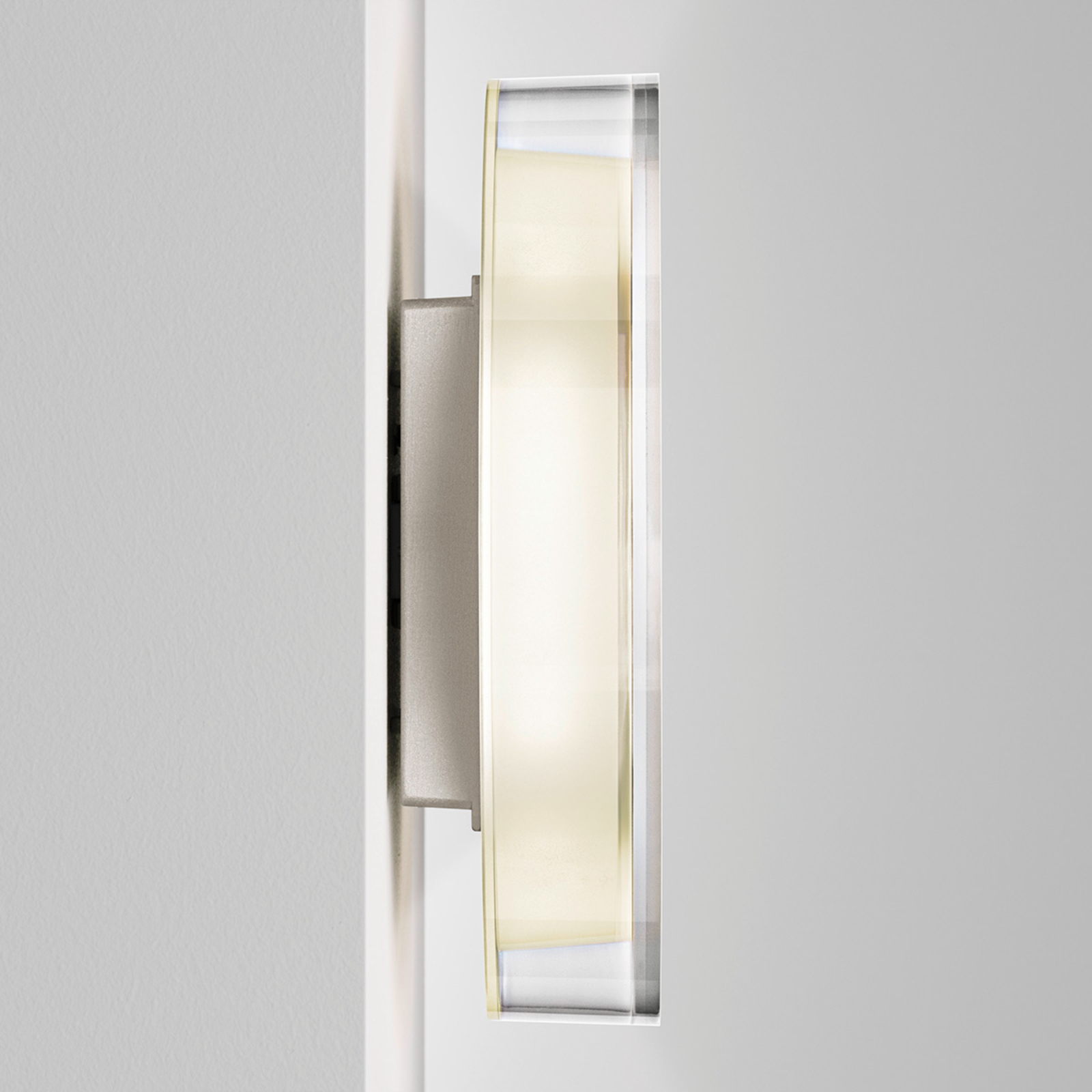 Mirrored LED designer wall light Lid