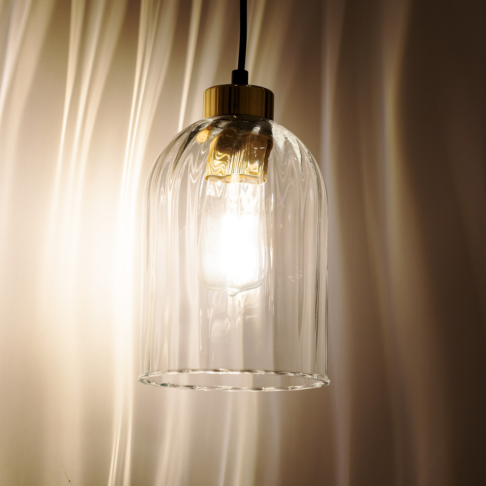 "Satipo" stiklinis pakabinamas šviestuvas, vienos lemputės, skaidrus