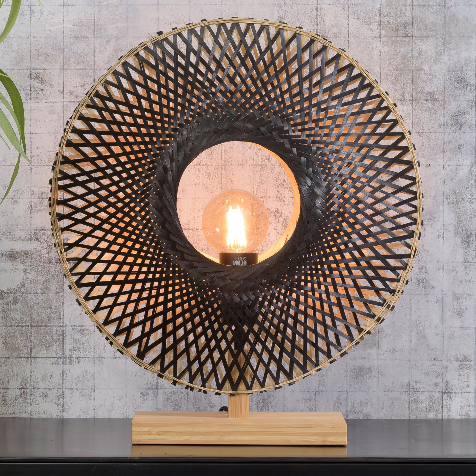 GOOD & MOJO Kalimantan table lamp made of bamboo