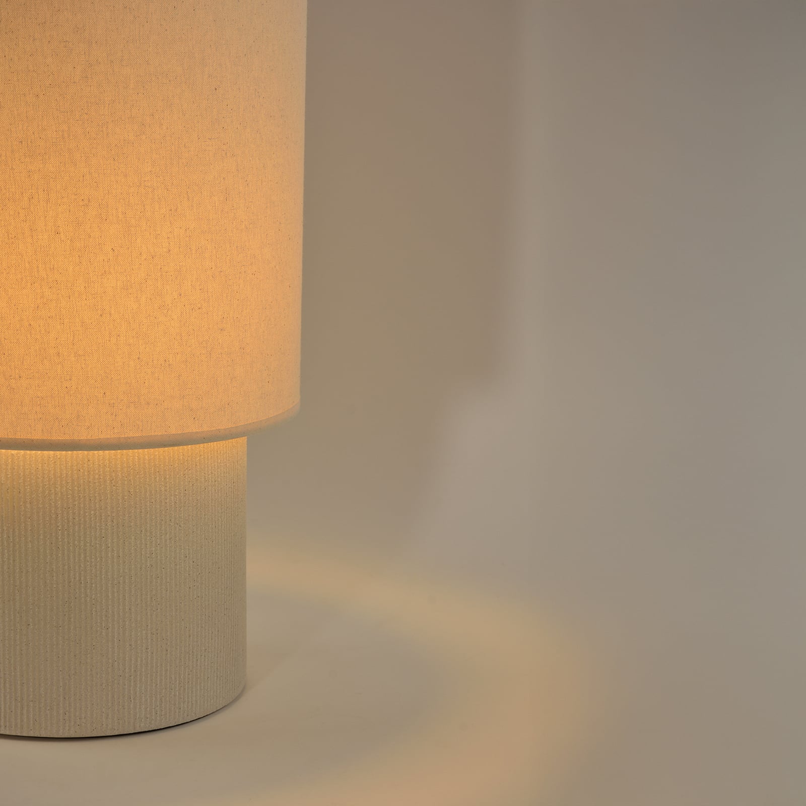 Bordlampe Rhodes, elfenben/beige, 51 cm, lin/keramikk Bordlampe Rhodes, elfenben/beige, 51 cm, lin/keramikk