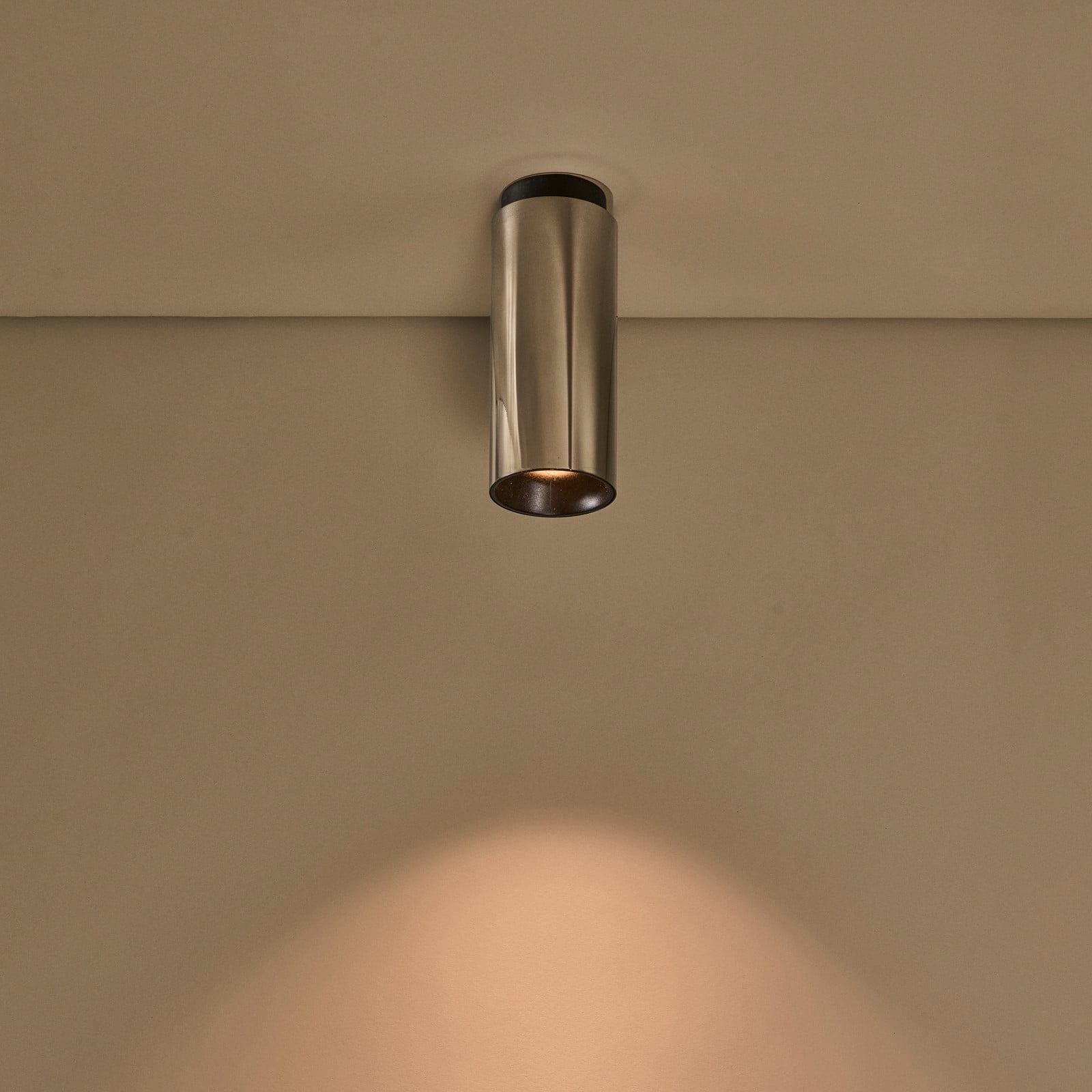 Tobo taklampa, kan svängas diagonalt, Ø8,5 cm, nickel – DCW - Hall - Design - Metall
