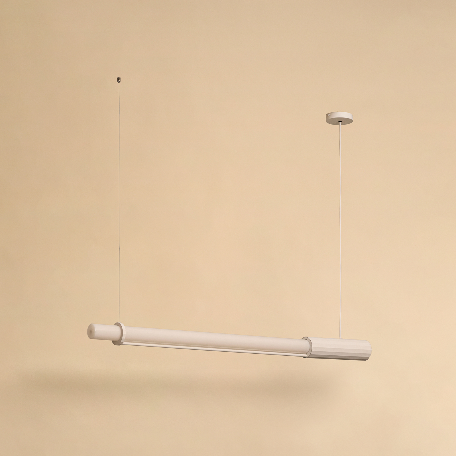 Lampada LED a sospensione In Fine, bianca, lunghezza 105 cm - DCW