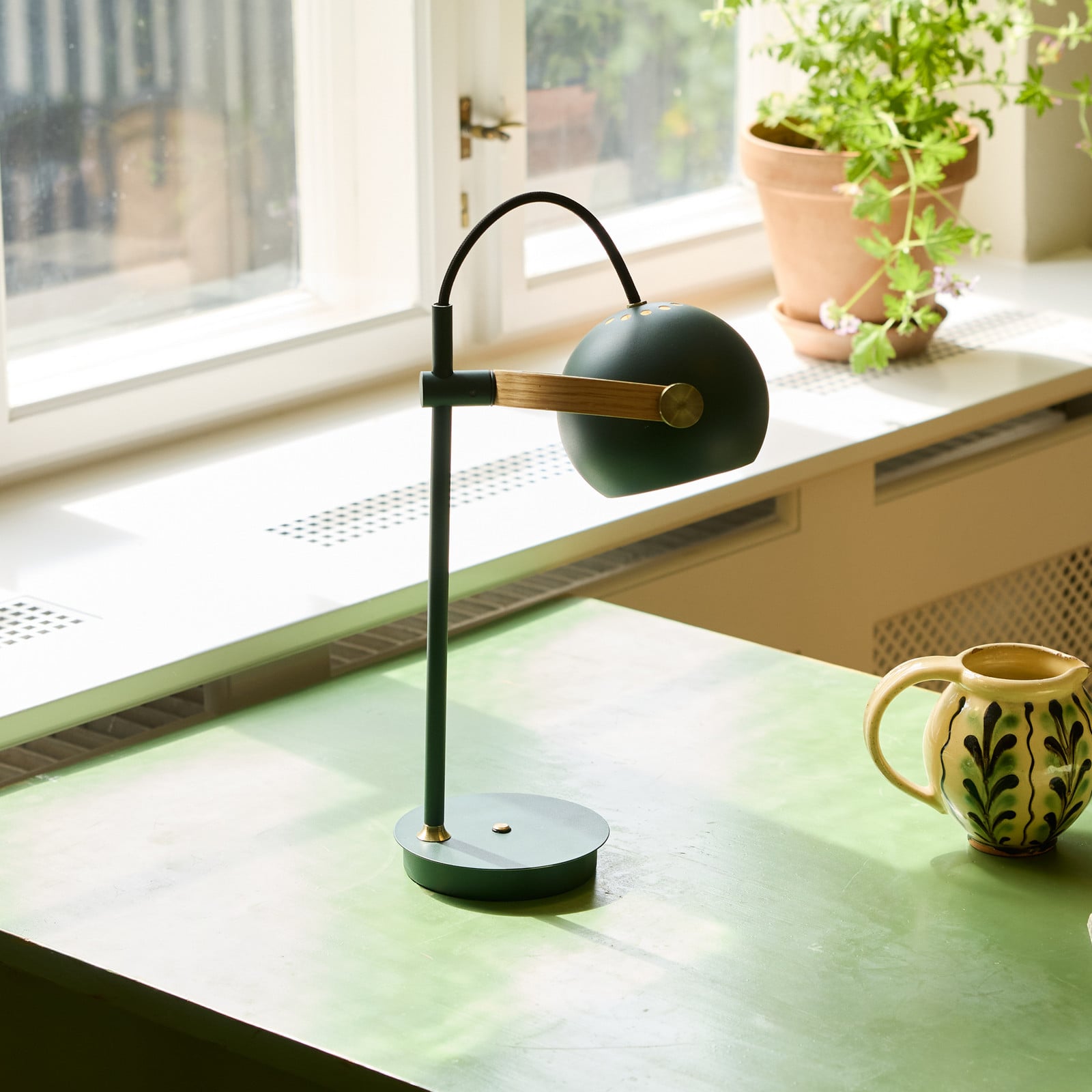 DC PORTABLE LED-akkulampe, mørkegrøn, metal Halo Design - Stue - Med én lyskilde billede