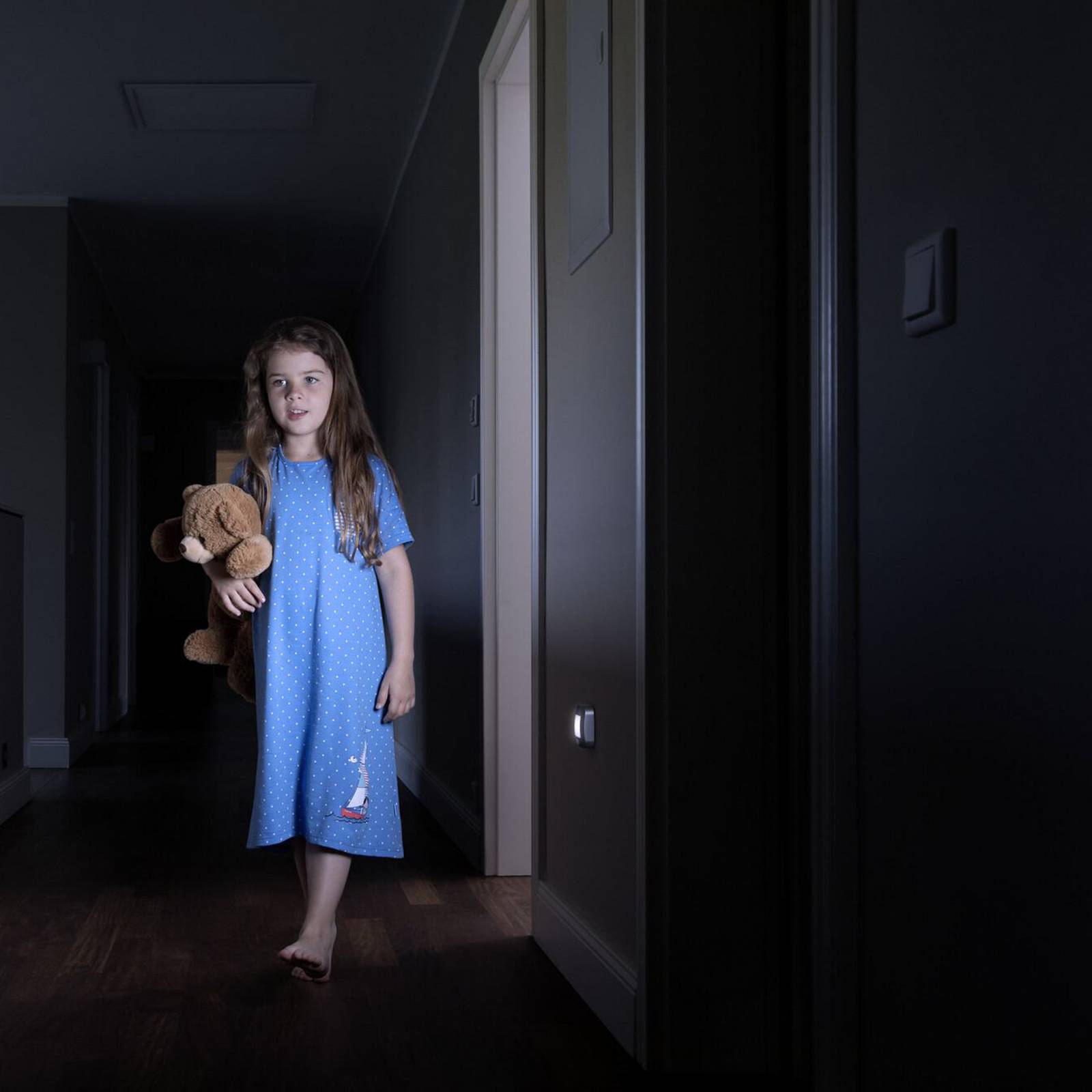 OSRAM Lampka nocna LED NIGHTLUX HALL biała Czujnik Bateria IP54