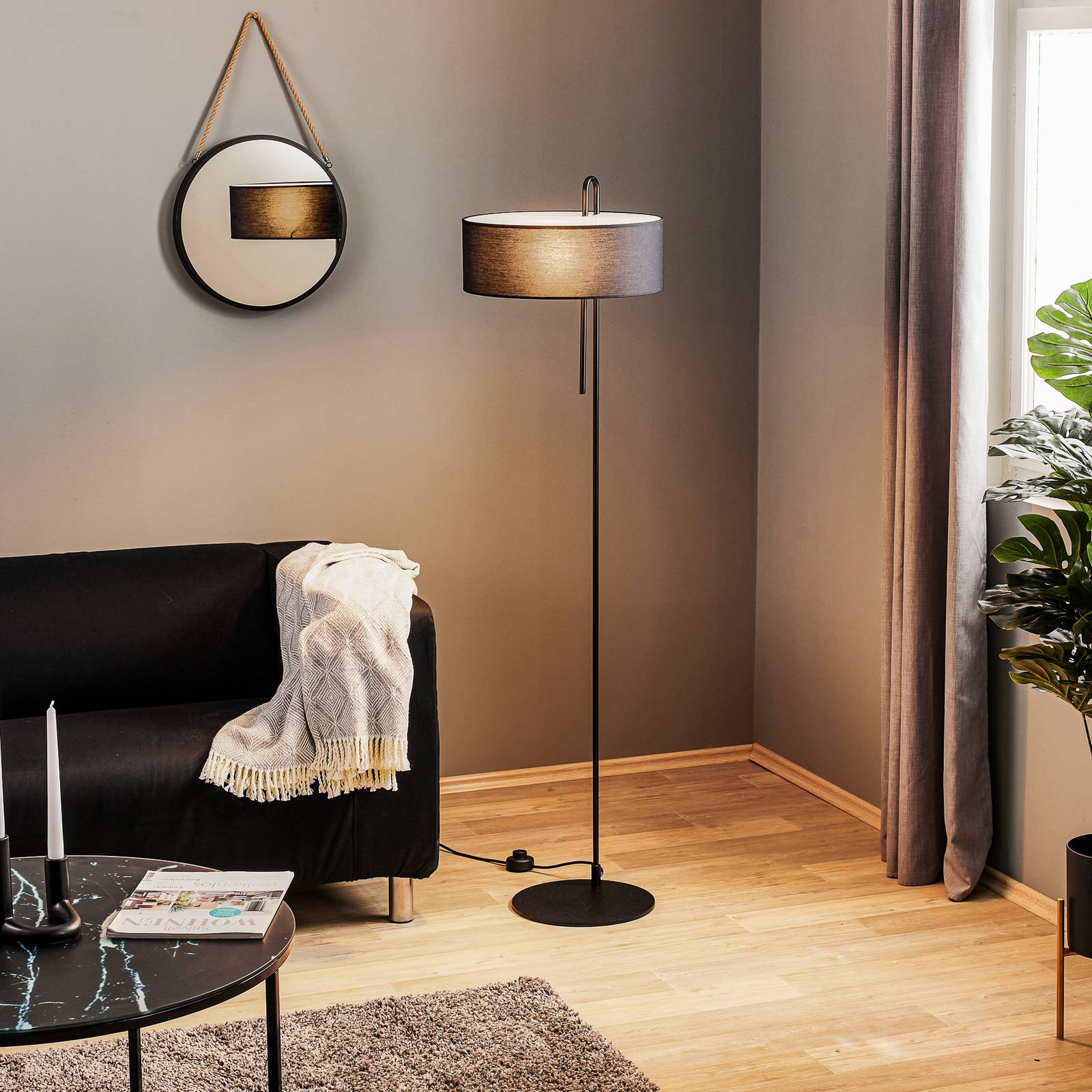 E-shop Textilná stojacia lampa Clip, čierna, výška 150 cm