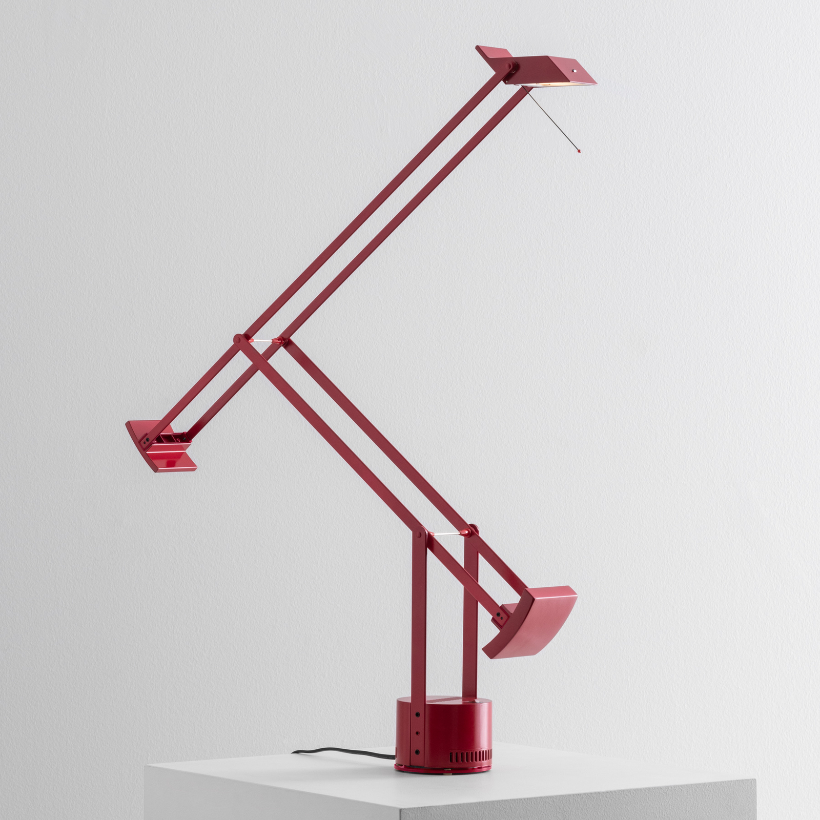 Artemide Tizio LED-designerbordslampa, röd