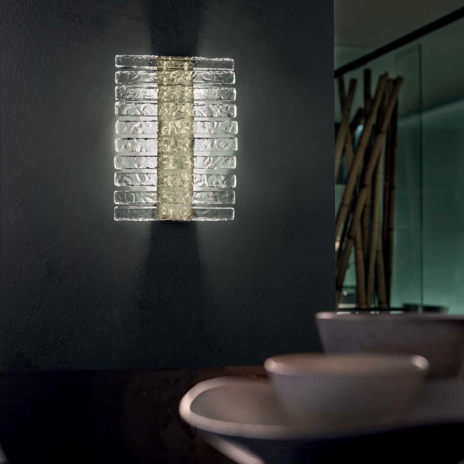 Vegas LED wall light, vertical, height 38 cm, crystal glass
