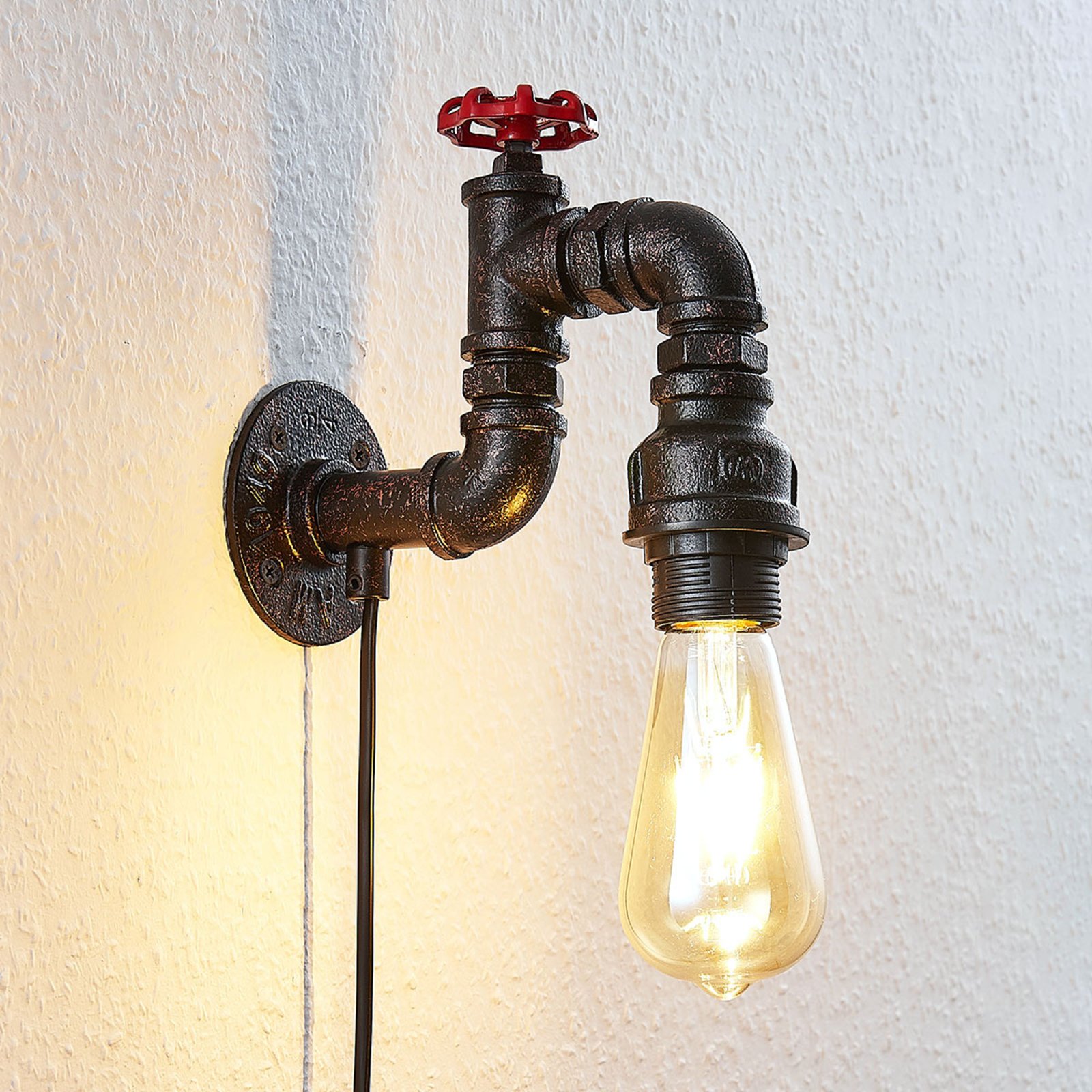 Josip wall light with one bulb