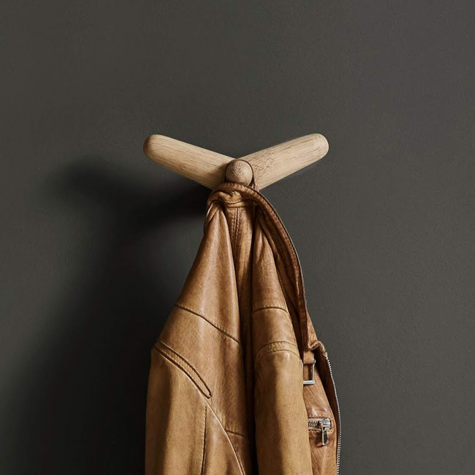 Patère Tail Wing moyenne, longueur 20 cm, chêne – Woud