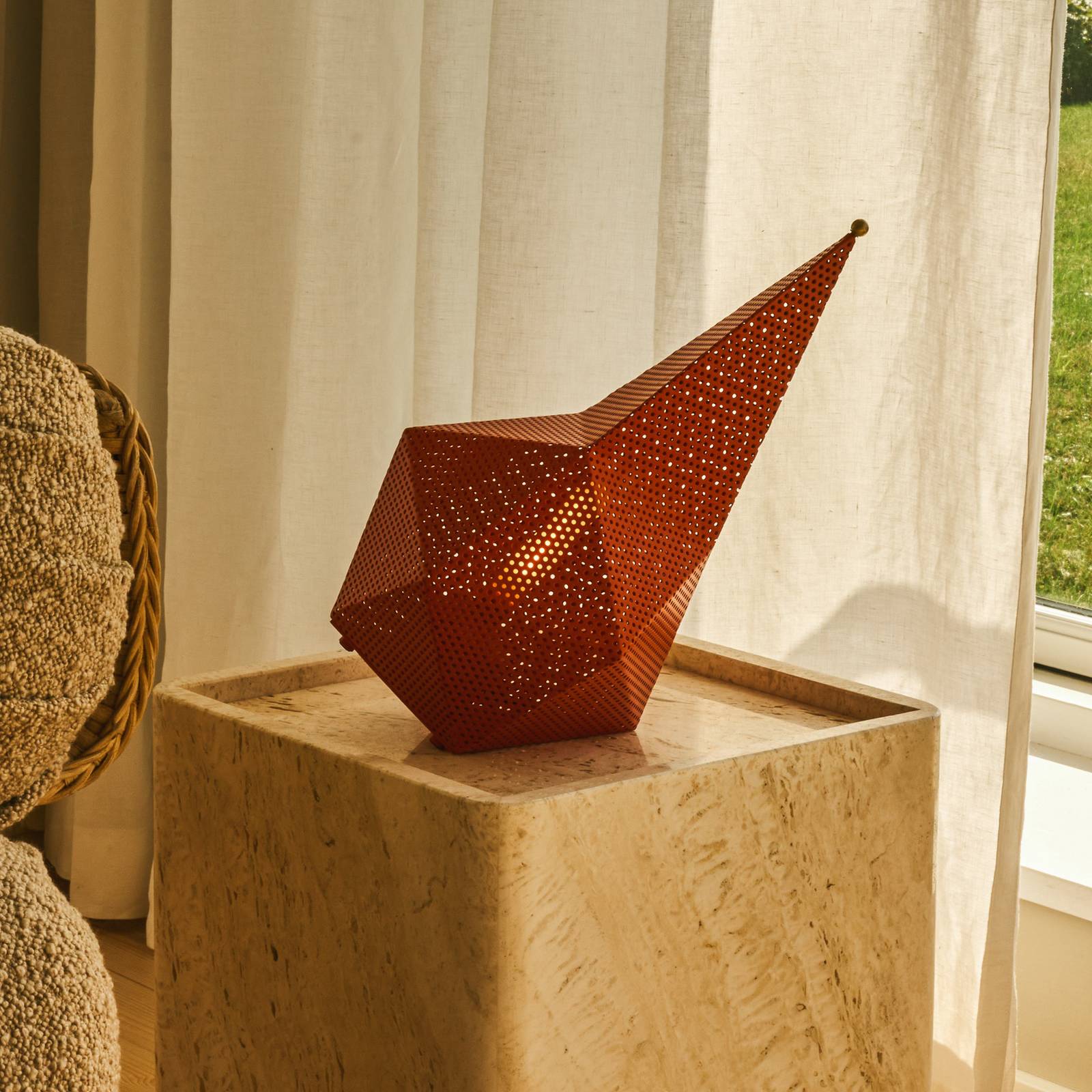 Gubi Lampa stołowa LED Bagdad, pomarańczowa, wysokość 36 cm, stal