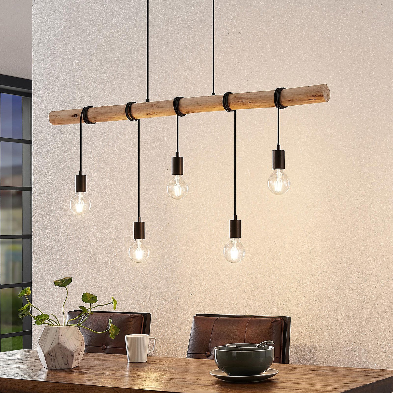 Lindby Rom hanglamp met houten balk, 5-lamps