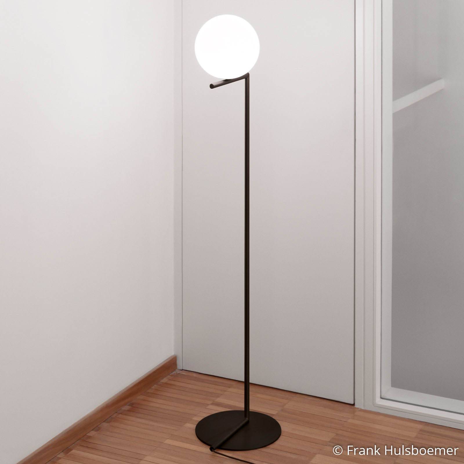 Lampa stojąca FLOS IC F2 czarna Ø 30 cm