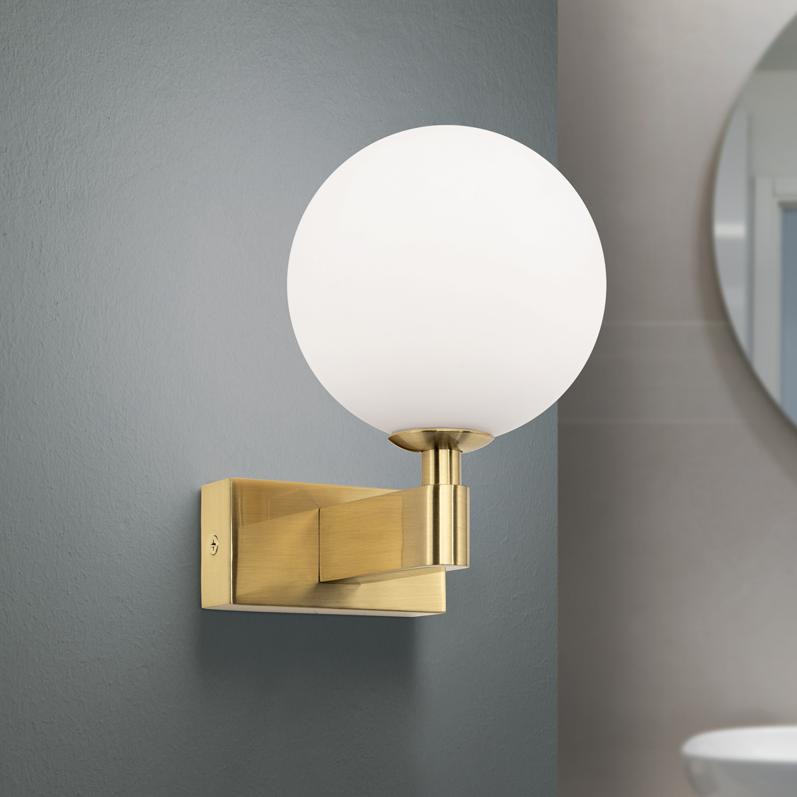 Mara wall light, brass-coloured, glass, 17.5cm high, G9, IP44