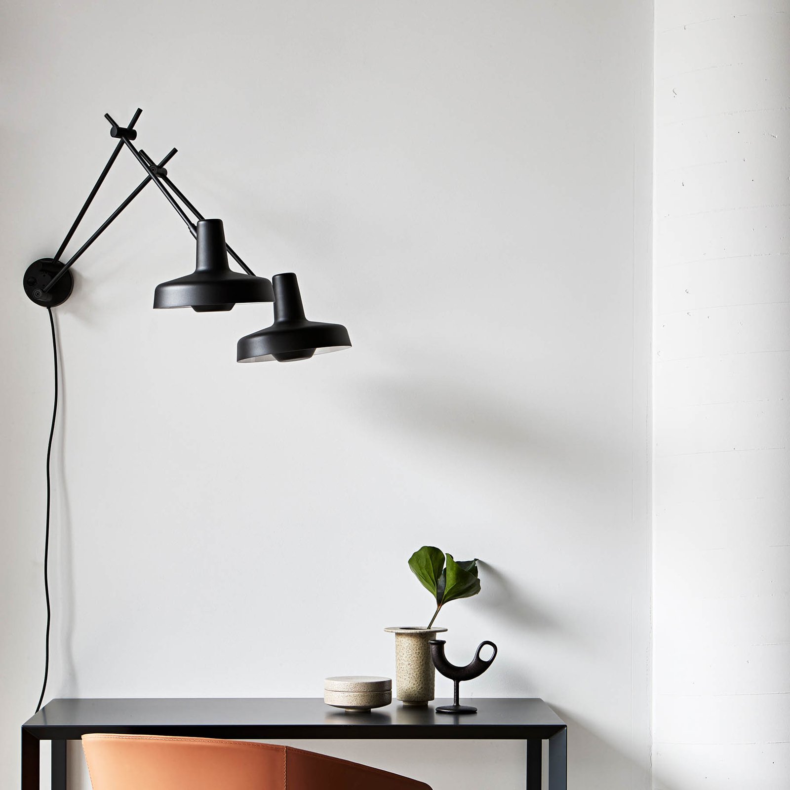 Arigato 2 Vegglampe Svart - Grupa