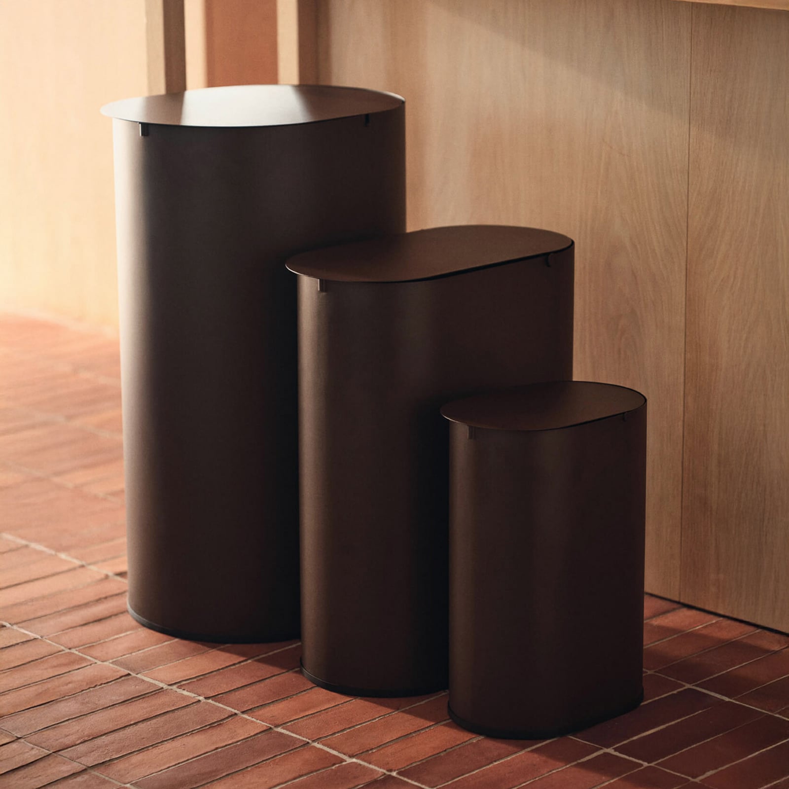 ENKEL Mülleimer, dunkelbraun, 6,6 L Inneneimer - ferm LIVING ENKEL Mülleimer, dunkelbraun, 6,6 L Inneneimer - ferm LIVING