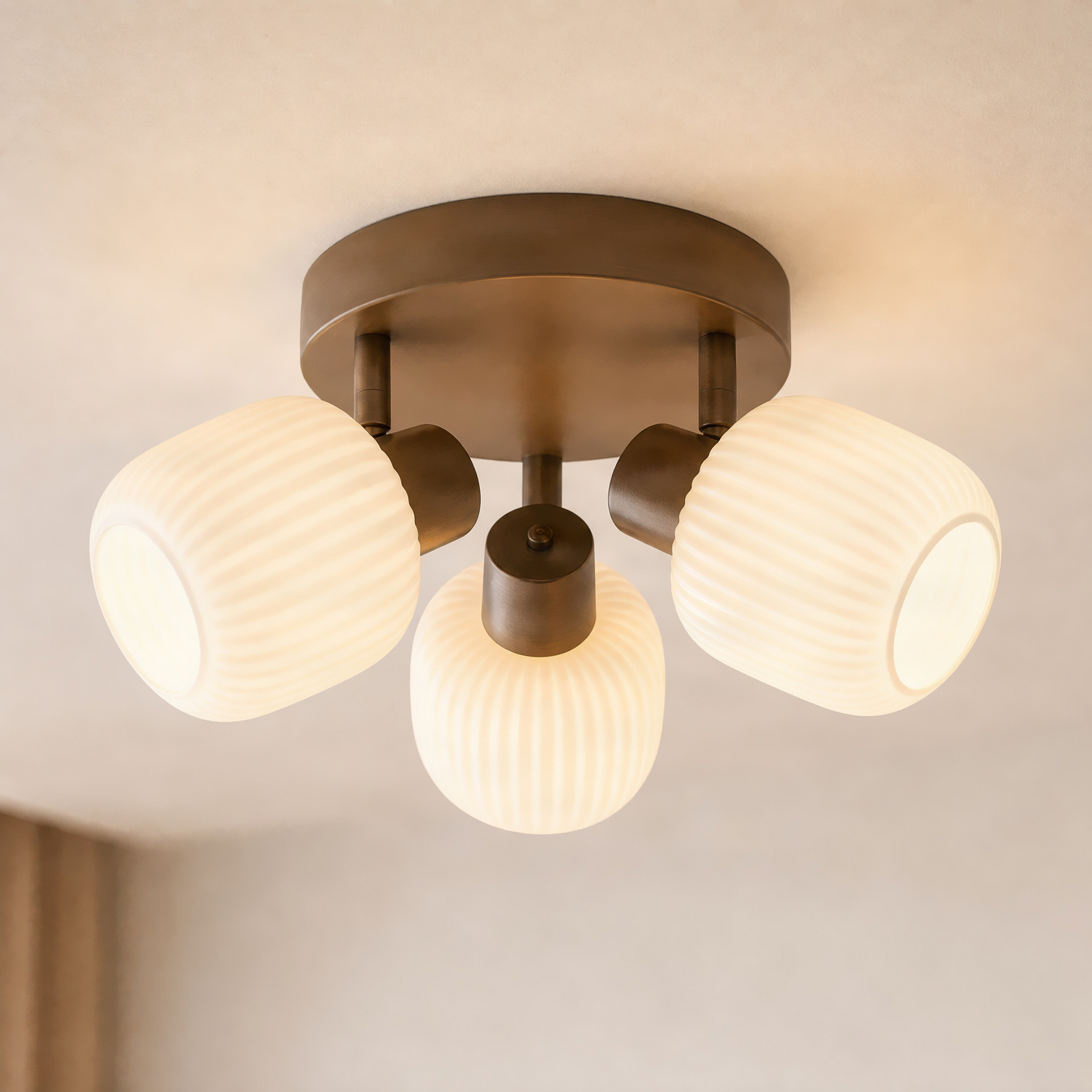 Nola plafondspot Evey, Ø 37 cm, 3-lamps, wit/beige, glas