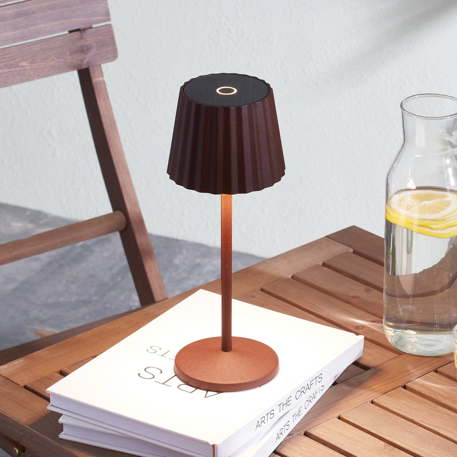 Lindby lampe à poser LED rechargeable Esali marron rainures aluminium,