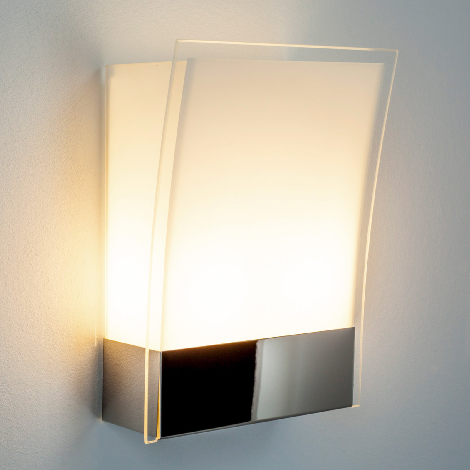 Lindby Malthe Modern Wall Lamp made of Glass and Metal, for Hallway, Glass, metal, E27, 40 W, energy efficiency: A++, W: 19.5 cm, H: 26.5 cm