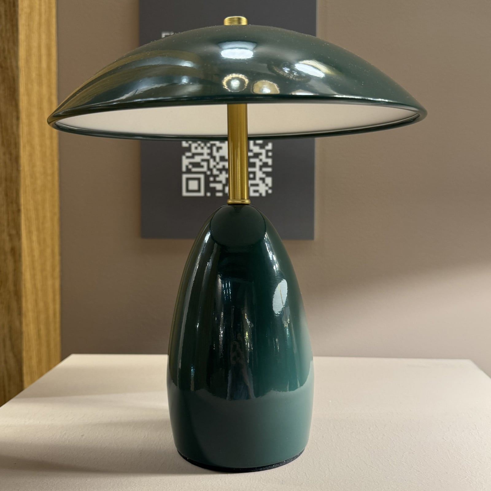 LED galda lampa ar akumulatoru „Poppy“, zaļa, augstums 27 cm, metāla, ar LED galda lampa ar akumulatoru „Poppy“, zaļa, augstums 27 cm, metāla, ar
