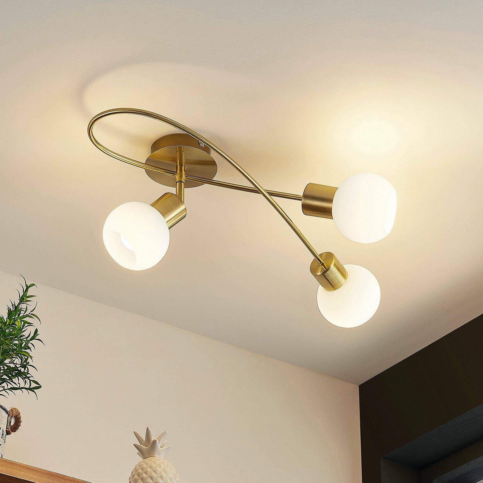 Lindby plafonieră Elaina 54 cm 3 becuri alamă sticlă E14 - Camera de zi / sufragerie - Modern - alamă alb opal - Metal