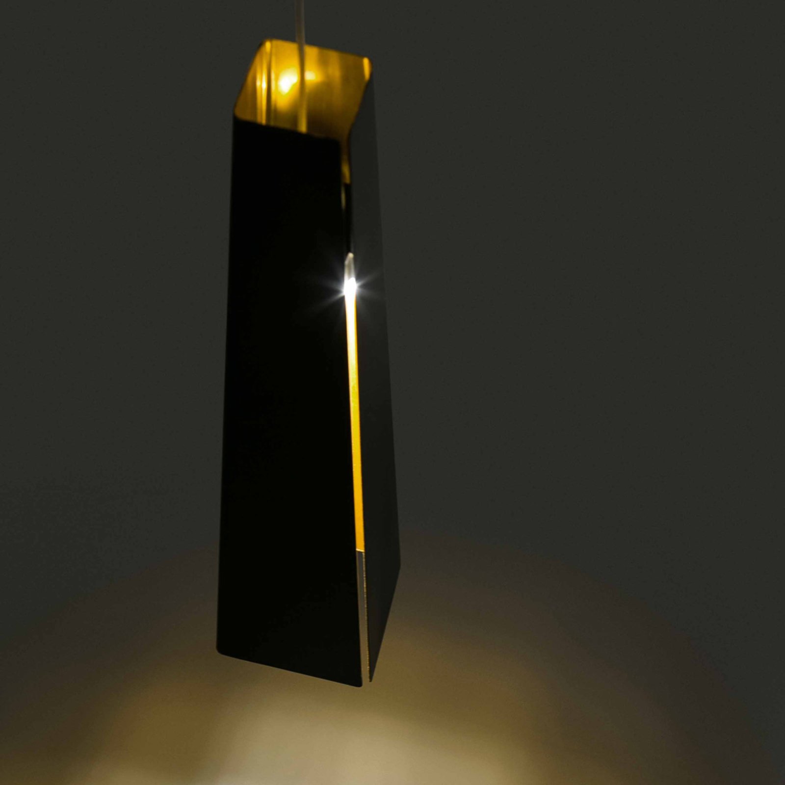 Schwarz-goldene Aluminiumpendellampe Pluma, LED