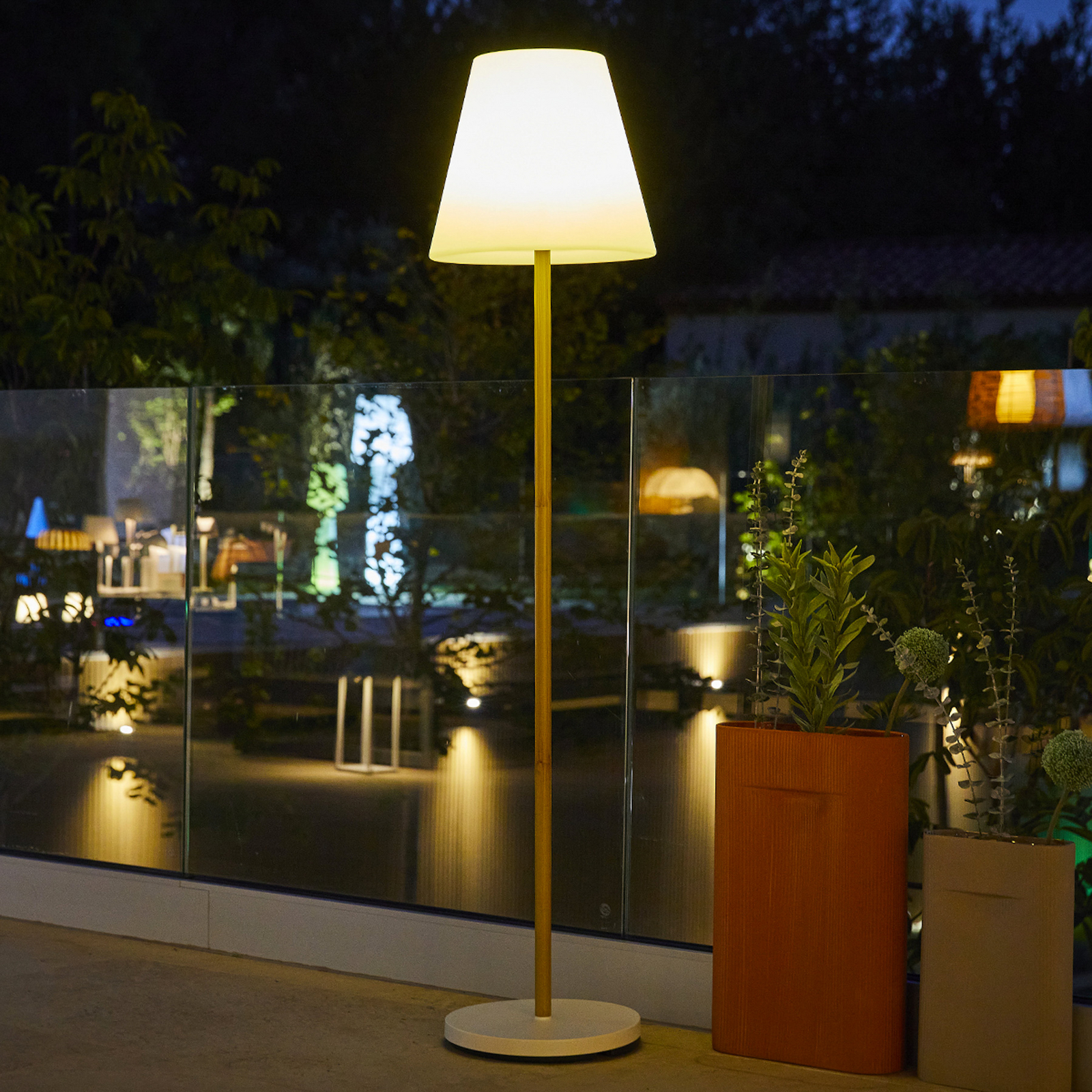 LED-terraslamp op zonne-energie Standy wit/bruin, hoogte 150 cm, IP44