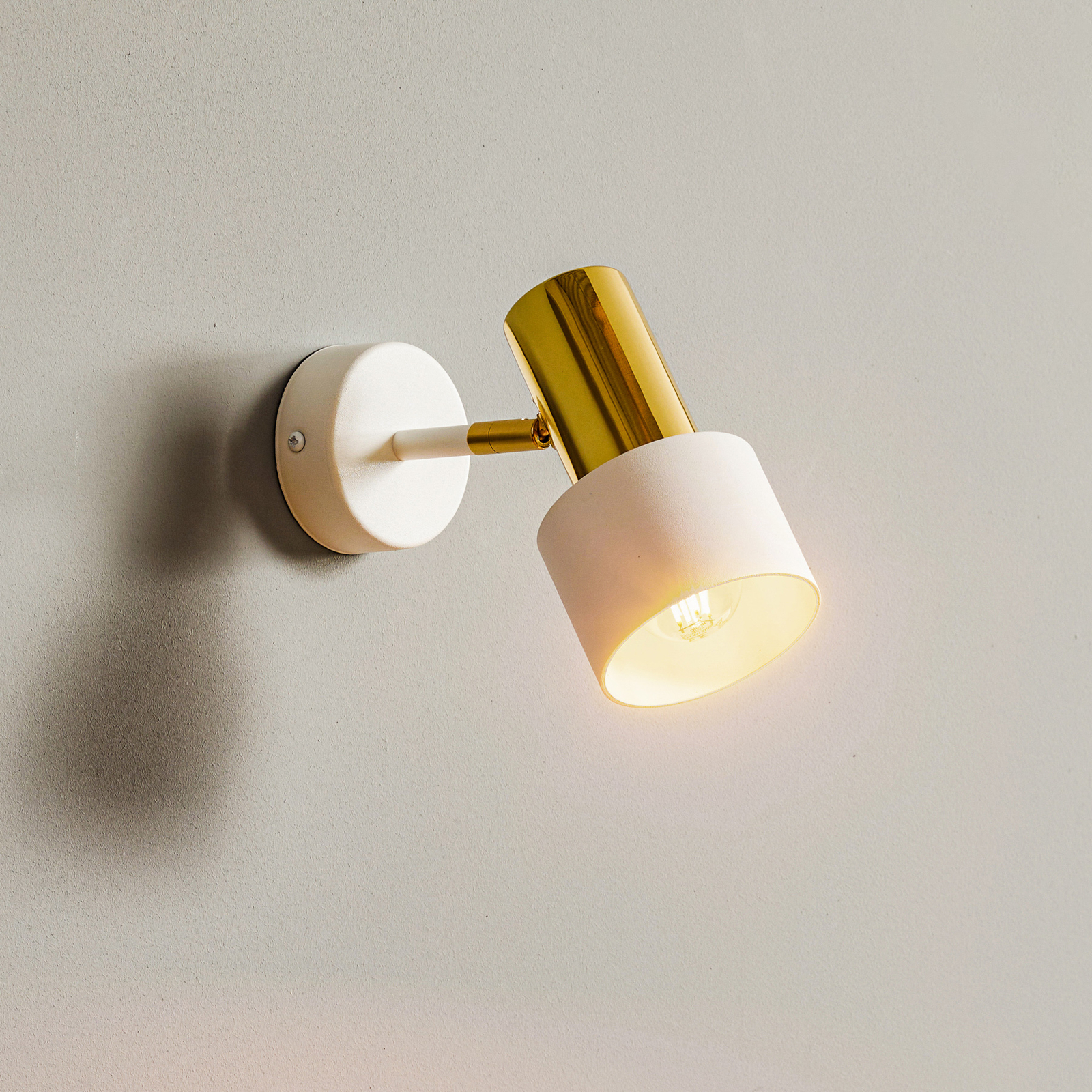 Destin wall spotlight, one-bulb, white/brass