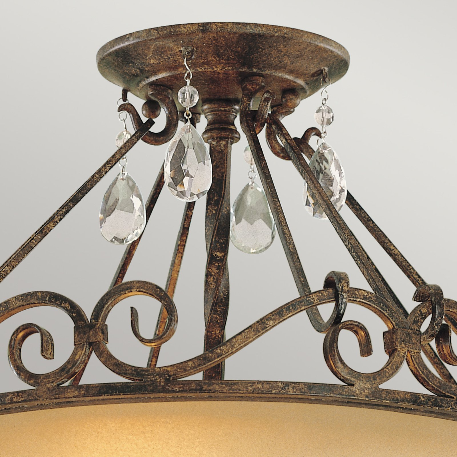 Разделителна таванна лампа Chateau със стъклен висулков елемент