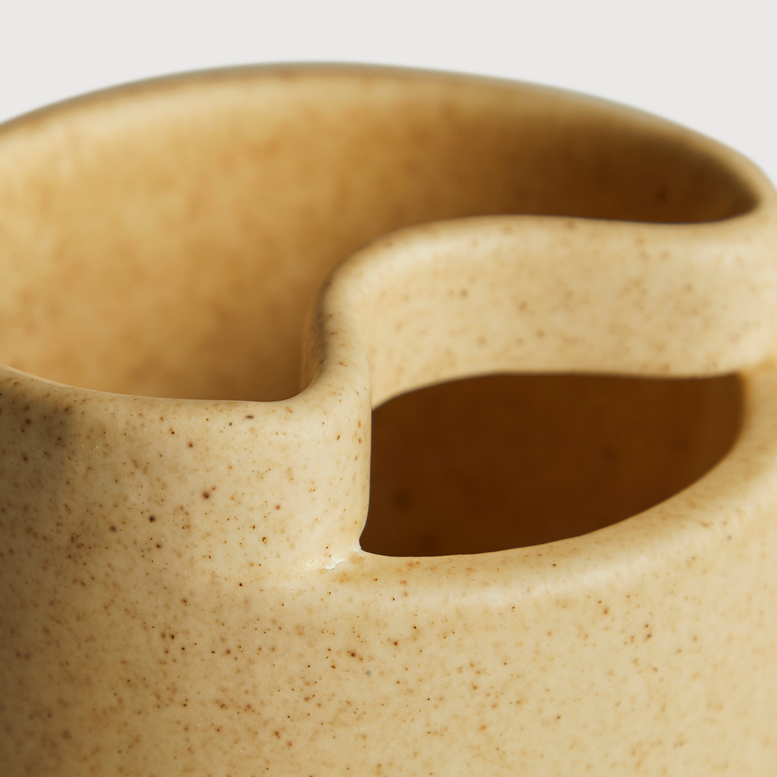 Flowr-vase, sandbeige matt, keramikk, høyde 26 cm – Woud Flowr-vase, sandbeige matt, keramikk, høyde 26 cm – Woud