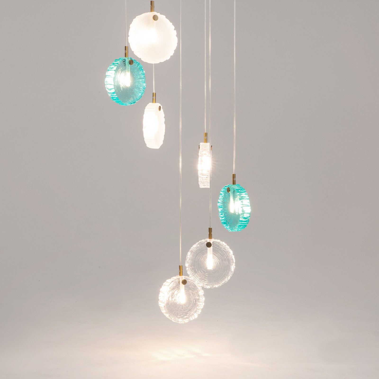 Maytoni hanglamp Frozen, 7-lamps, gekleurd / messing, glas