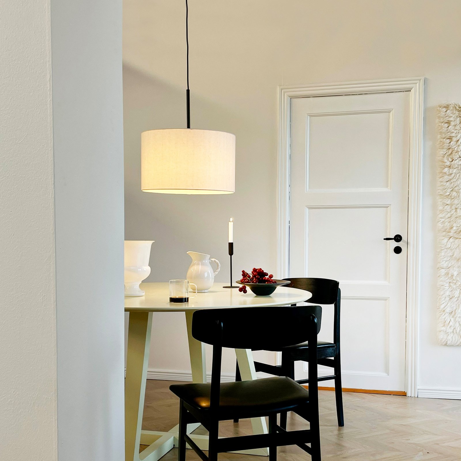 Dyberg Larsen Lampa wisząca Calix, wysokość 50 cm, naturalna biel