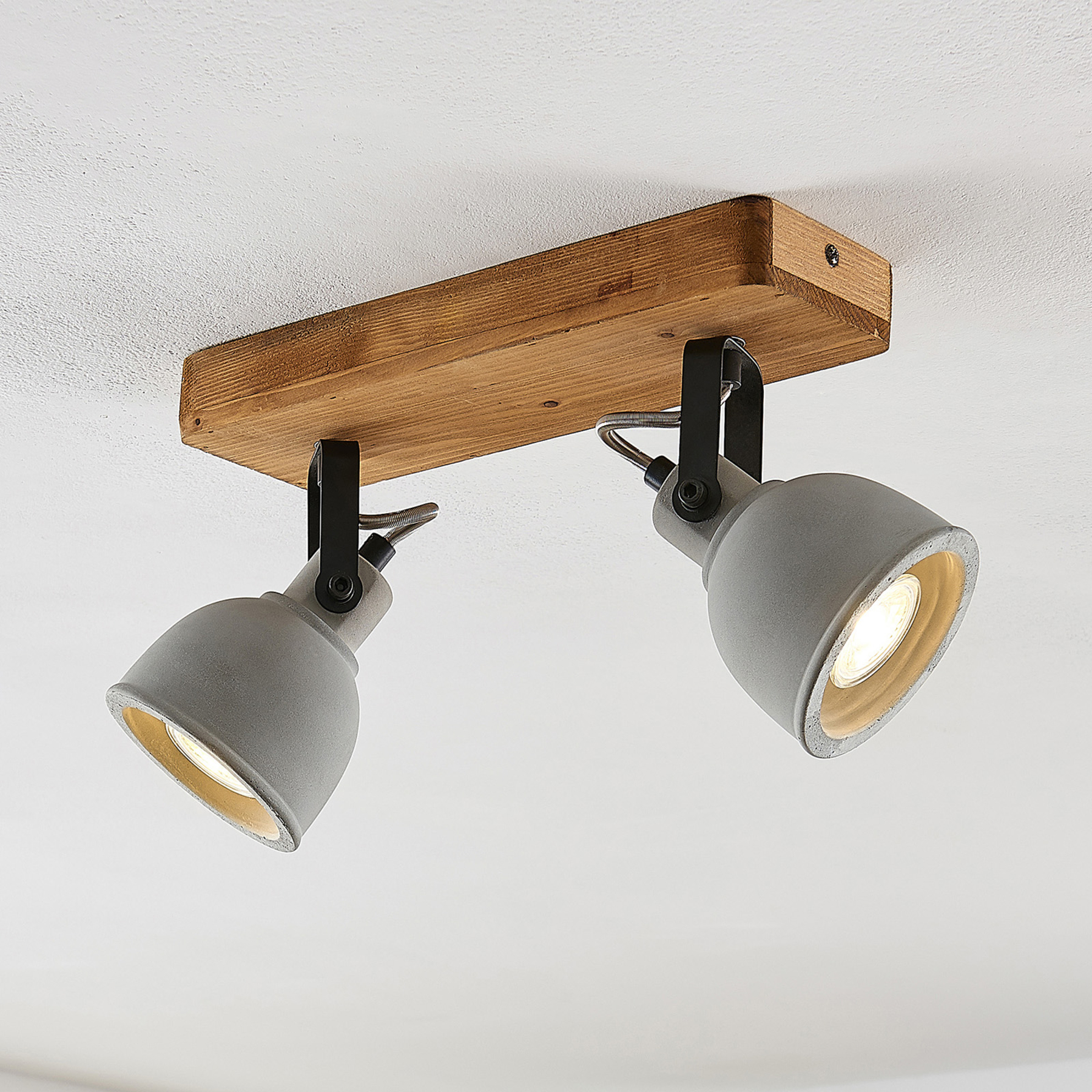 Lindby Mirka LED-taklampe, furutre, 2 lyskilder - M?rkt tre?
