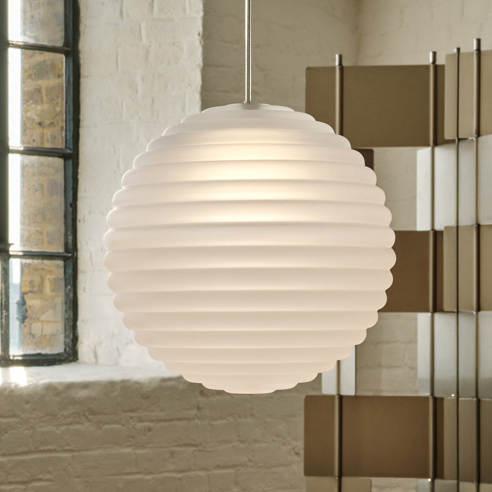 Lampă suspendată LED Tom Dixon Press Sphere mată Ø 30 cm - Camera de zi / sufragerie - Design - alb mat - Sticlă