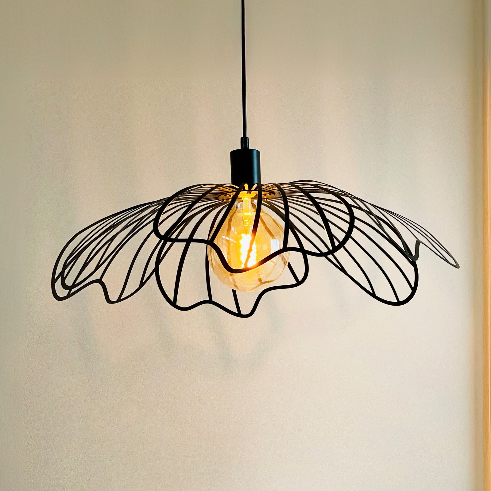 Dyberg Larsen hanglamp BLUMEN, zwart mat, Ø 60 cm