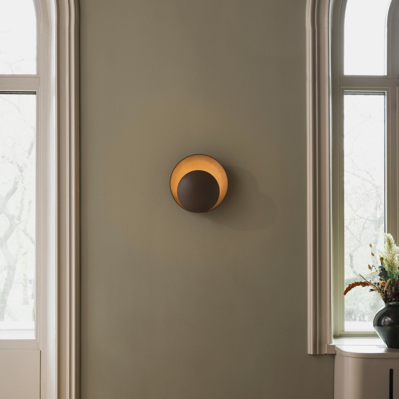 Lampa ścienna ORBIT, brązowa, Ø 30 cm, wtyczka - Globen Lighting